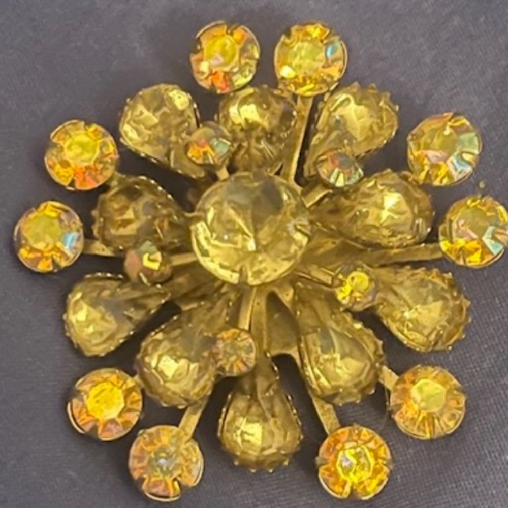 Beautiful Vintage Shiny Rhinestones Brooch